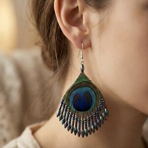 Handmade 🦚 Peacock 🦚 Feather Iridescent Beaded Boho Festival Earrings NWT